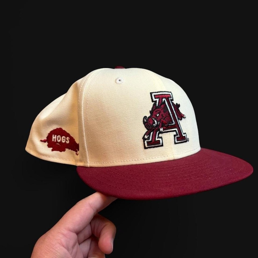 Arkansas Razorbacks New Era SnapBack vintage logo red white hat
